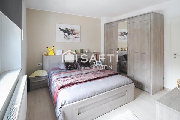 Maison rénovée 105m2 hab avec 3 chambres, garage, terrasse et jardin!