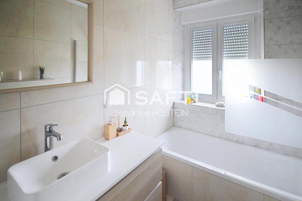 Maison rénovée 105m2 hab avec 3 chambres, garage, terrasse et jardin!