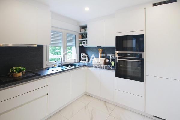 Maison rénovée 105m2 hab avec 3 chambres, garage, terrasse et jardin!