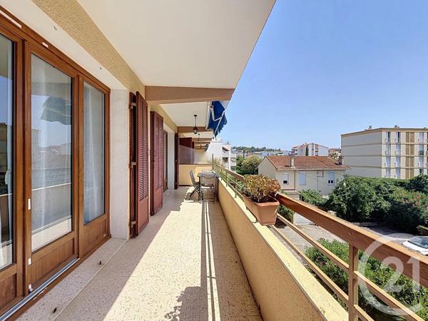 Appartement T3 à vendre  3 pièces - 62,96 m 2   ST RAPHAEL  - 83
