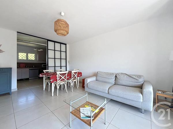 Appartement T3 à vendre  3 pièces - 62,96 m 2   ST RAPHAEL  - 83