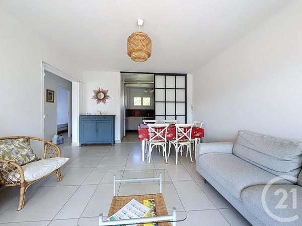 Appartement T3 à vendre  3 pièces - 62,96 m 2   ST RAPHAEL  - 83