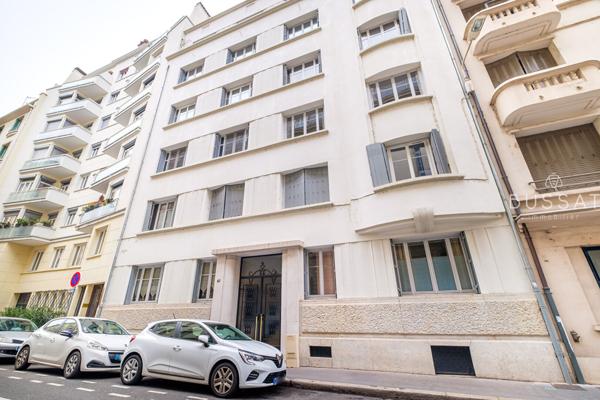 Vente appartement 1 pièce et cuisine - Lyon 6 Mairie - à rénover