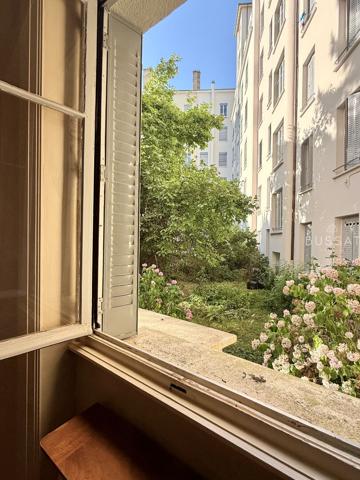 Vente appartement 1 pièce et cuisine - Lyon 6 Mairie - à rénover