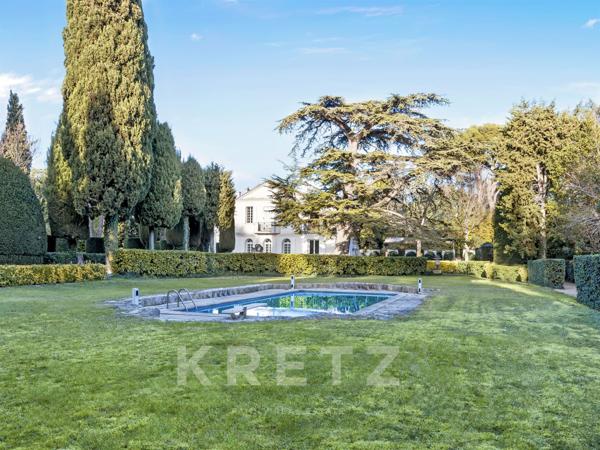 BASTIDE DU XIX EME AVEC JARDIN