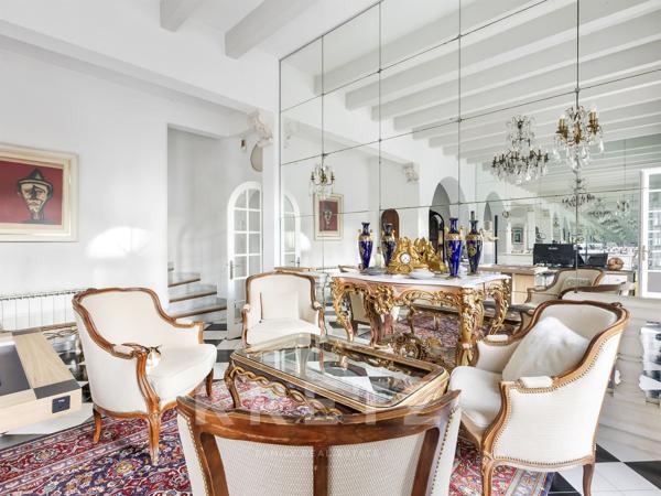 BASTIDE DU XIX EME AVEC JARDIN