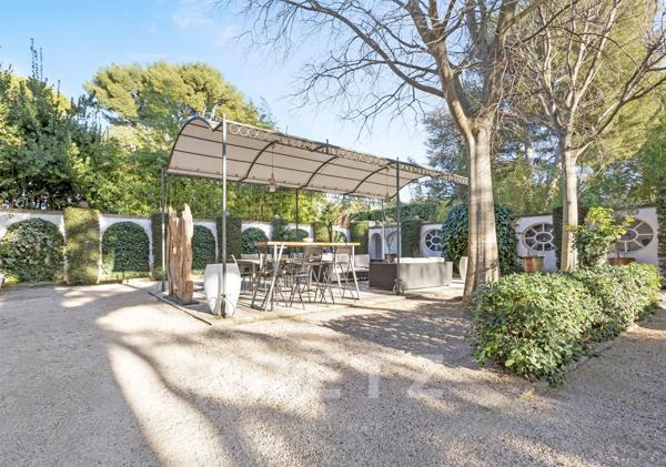 BASTIDE DU XIX EME AVEC JARDIN