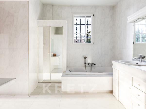 BASTIDE DU XIX EME AVEC JARDIN