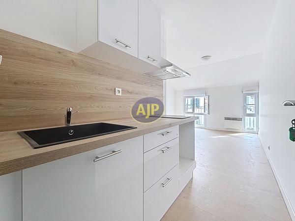 Appartement à louer Rochefort : 1 pièces, 19m² avec 0 chambre(s) à 390€ - AJP Immobilier Rochefort