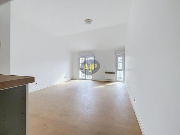 Appartement à louer Rochefort : 1 pièces, 19m² avec 0 chambre(s) à 390€ - AJP Immobilier Rochefort