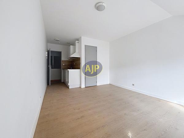 Appartement à louer Rochefort : 1 pièces, 19m² avec 0 chambre(s) à 390€ - AJP Immobilier Rochefort