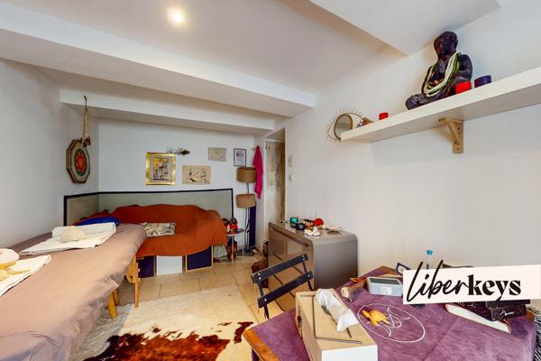Appartement rénové de 59 m² avec 2 chambres, calme et grande cave à Trans-en-Provence