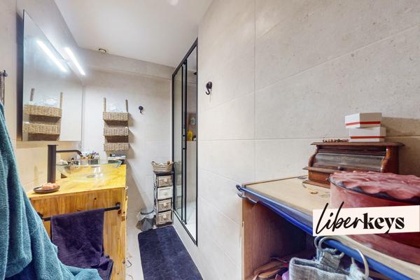Appartement rénové de 59 m² avec 2 chambres, calme et grande cave à Trans-en-Provence