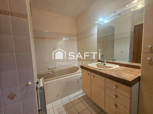 Maison de 157 m² pleine de charme dans un cadre verdoyant et paisible à Léognan - 4 chambres - Grande pièce de vie - Sous sol de plus de  100m²