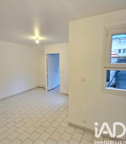 Location appartement 2 pièces 27 m² Fontainebleau