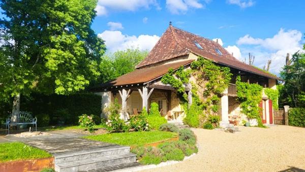 Maison de Caractère 105 m2 habitables avec piscine, terrain clos de 5614m2 Campsegret