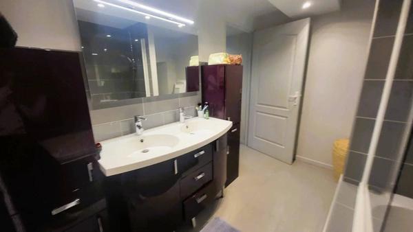 Maison de Caractère 105 m2 habitables avec piscine, terrain clos de 5614m2 Campsegret