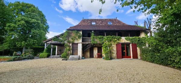 Maison de Caractère 105 m2 habitables avec piscine, terrain clos de 5614m2 Campsegret