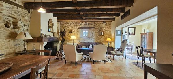 Maison de Caractère 105 m2 habitables avec piscine, terrain clos de 5614m2 Campsegret