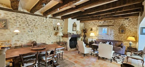 Maison de Caractère 105 m2 habitables avec piscine, terrain clos de 5614m2 Campsegret