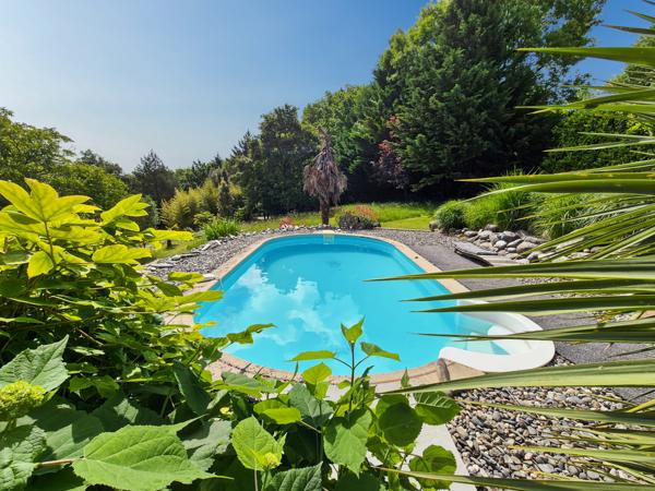 Auch (32000) Maison T6 de 172m2 avec piscine et garage sur terrain de 2,8 hectares - Auch 5 minutes