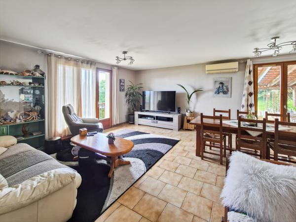 Auch (32000) Maison T6 de 172m2 avec piscine et garage sur terrain de 2,8 hectares - Auch 5 minutes