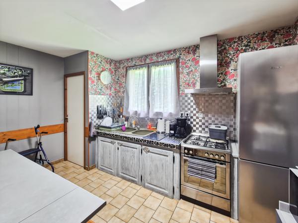 Auch (32000) Maison T6 de 172m2 avec piscine et garage sur terrain de 2,8 hectares - Auch 5 minutes