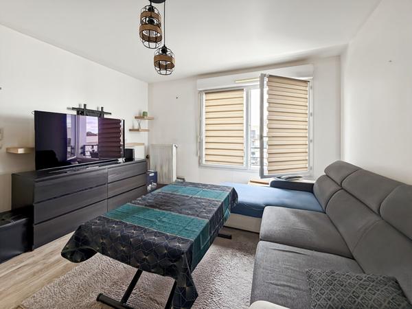 Appartement 2 pièces à louer à Dammarie-les-Lys - Dernier étage avec parking