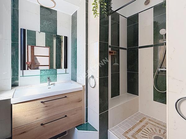Appartement Toulon de 2 pièce(s de 45.40 m² meublé avec Terrasse vue dégagée Libre