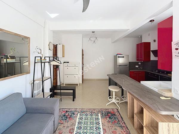 Appartement Toulon de 2 pièce(s de 45.40 m² meublé avec Terrasse vue dégagée Libre