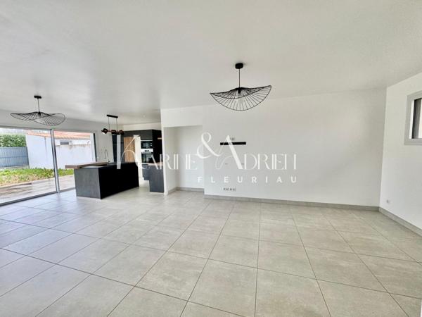 PLAIN-PIED CONTEMPORAIN 3 CHAMBRES AVEC GARAGE ET JARDIN