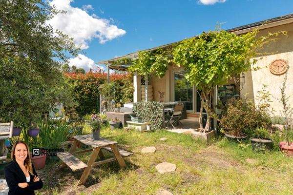 Maison 3 pièces de plain-pied avec jardin, parking et cave
