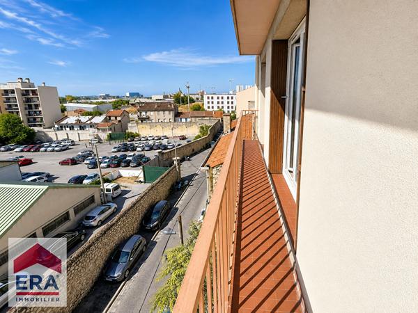 A VENDRE T4 + BALCON + CAVE  13014 MARSEILLE - LE CANET