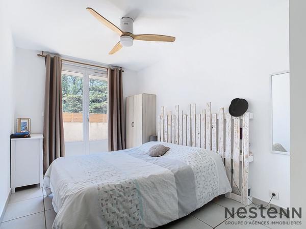 Haut de villa traversant T4 91 m² entièrement rénové Double terrasse avec vues magnifiques, piscine privative et stationnement