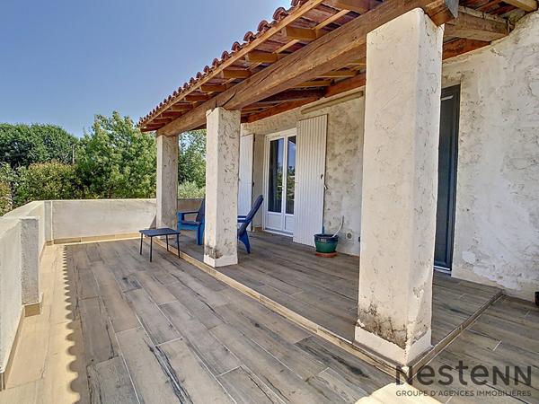Haut de villa traversant T4 91 m² entièrement rénové Double terrasse avec vues magnifiques, piscine privative et stationnement