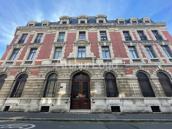 Bureaux à vendre à Armentières - Locaux professionnels lumineux, mezzanines et climatisation