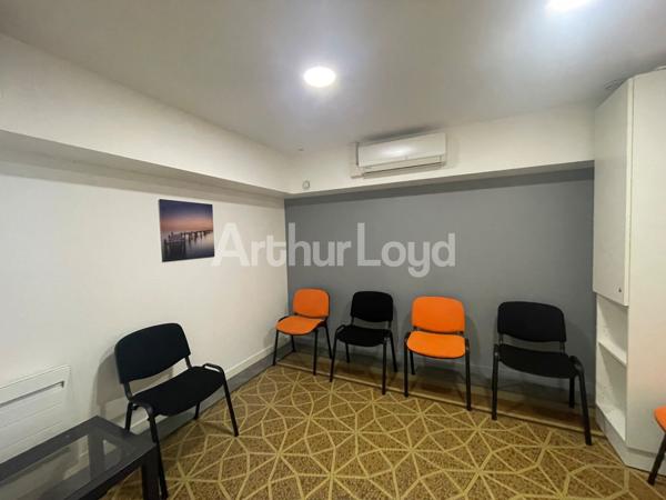 Bureaux à vendre à Armentières - Locaux professionnels lumineux, mezzanines et climatisation