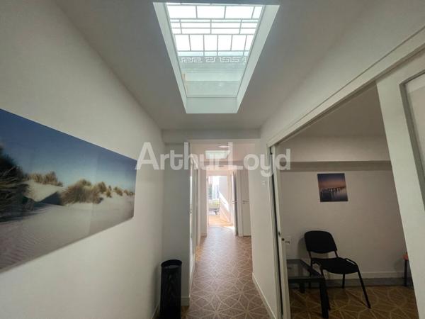 Bureaux à vendre à Armentières - Locaux professionnels lumineux, mezzanines et climatisation