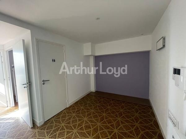 Bureaux à vendre à Armentières - Locaux professionnels lumineux, mezzanines et climatisation