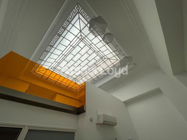 Bureaux à vendre à Armentières - Locaux professionnels lumineux, mezzanines et climatisation