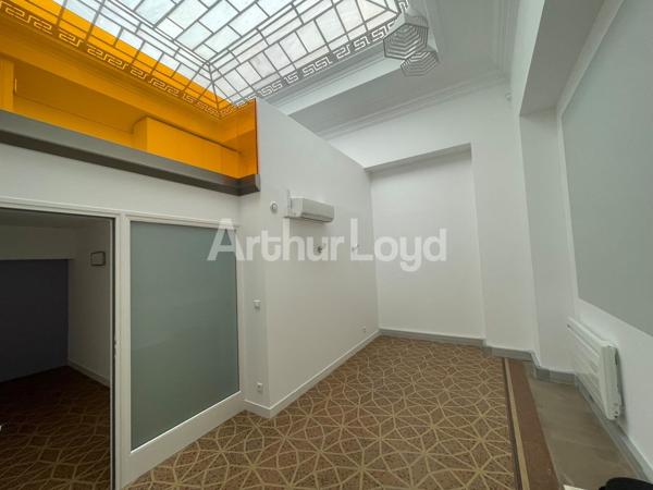 Bureaux à vendre à Armentières - Locaux professionnels lumineux, mezzanines et climatisation