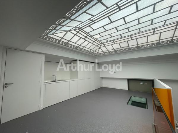 Bureaux à vendre à Armentières - Locaux professionnels lumineux, mezzanines et climatisation