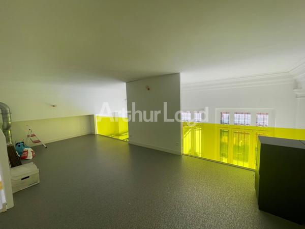 Bureaux à vendre à Armentières - Locaux professionnels lumineux, mezzanines et climatisation