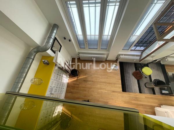 Bureaux à vendre à Armentières - Locaux professionnels lumineux, mezzanines et climatisation