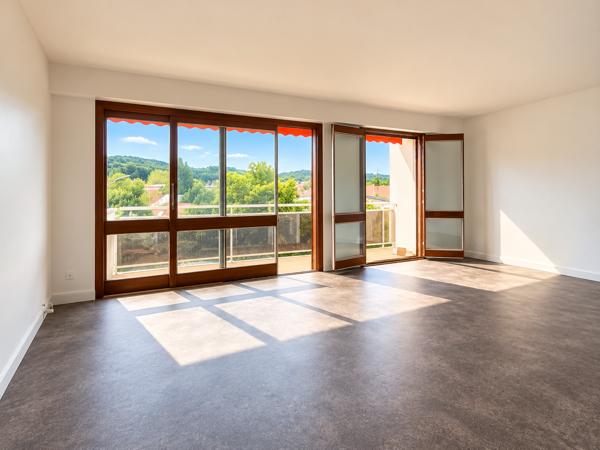 Appartement
         3 pièces
        - 80 m² Exclusivité 293 000 € *