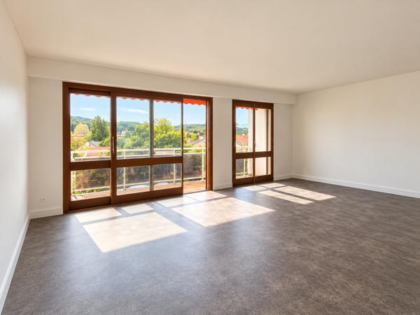Appartement
         3 pièces
        - 80 m² Exclusivité 293 000 € *