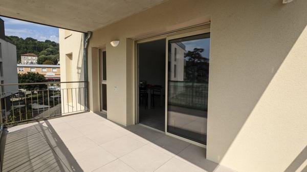 Appartement T3 de 55,65m² meublé, avec terrasse de 10,18 m² et stationnement