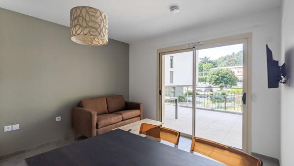 Appartement T3 de 55,65m² meublé, avec terrasse de 10,18 m² et stationnement
