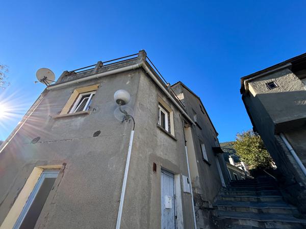 À vendre !Appartement (avec terrasse) 93 m² à rénover à Vignale, maison de village