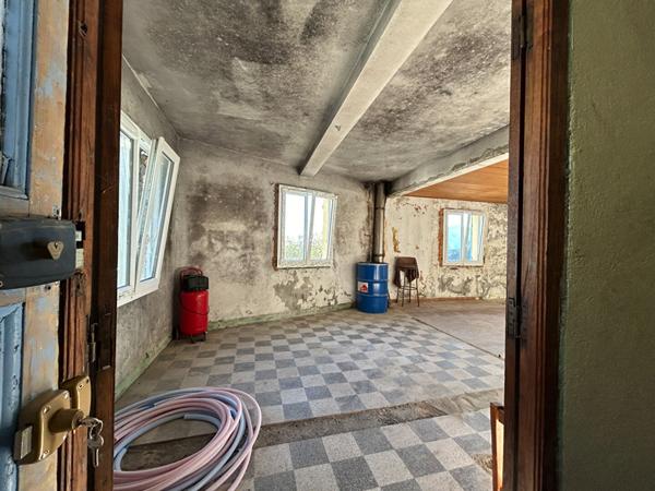 À vendre !Appartement (avec terrasse) 93 m² à rénover à Vignale, maison de village